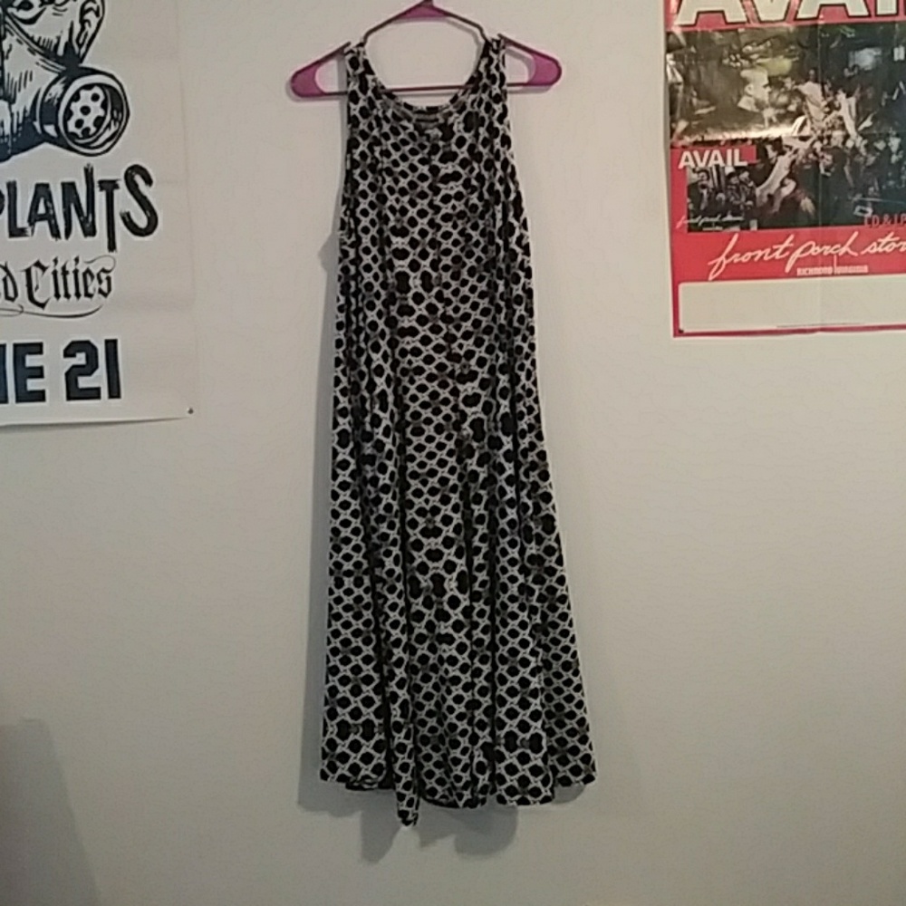 Flowy, long sleeveless summer dress